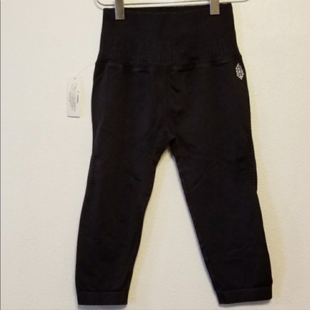 Free People Movement Good Karma/Shanti capris - Picture 10 of 15